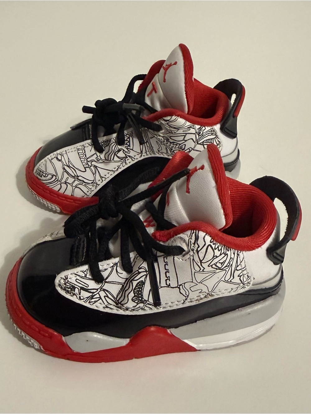 Jordan Kids Red, White & Black Graphic Basketball Sneakers unisex Sz 4C